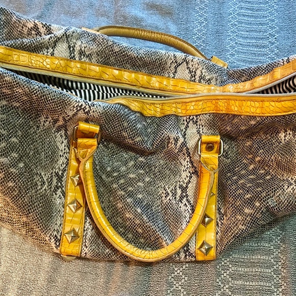 Steve Madden snake Print oversized travel Duffle Bag - Picture 2 of 7